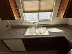 5290 Panguitch Dr in Las Vegas, NV - Building Photo - Building Photo