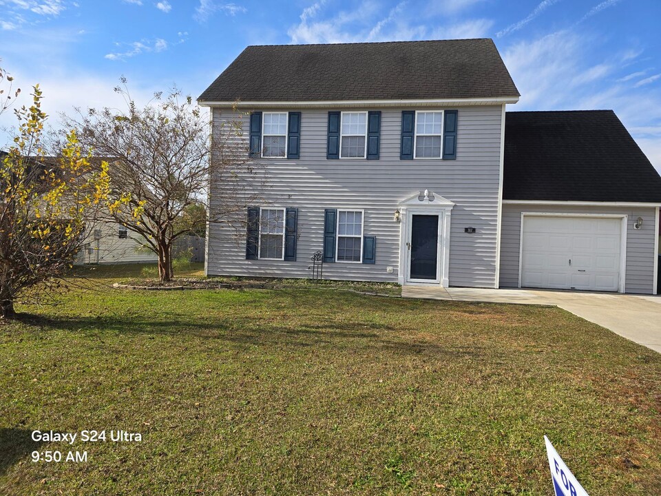 317 Foxhall Rd in Newport, NC - Building Photo