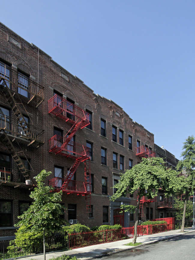 Ebbetts Court in Brooklyn, NY - Foto de edificio - Building Photo