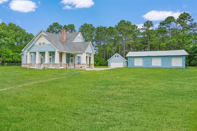 3960 Farm to Market 1960 Rd E in Dayton, TX - Building Photo - Building Photo