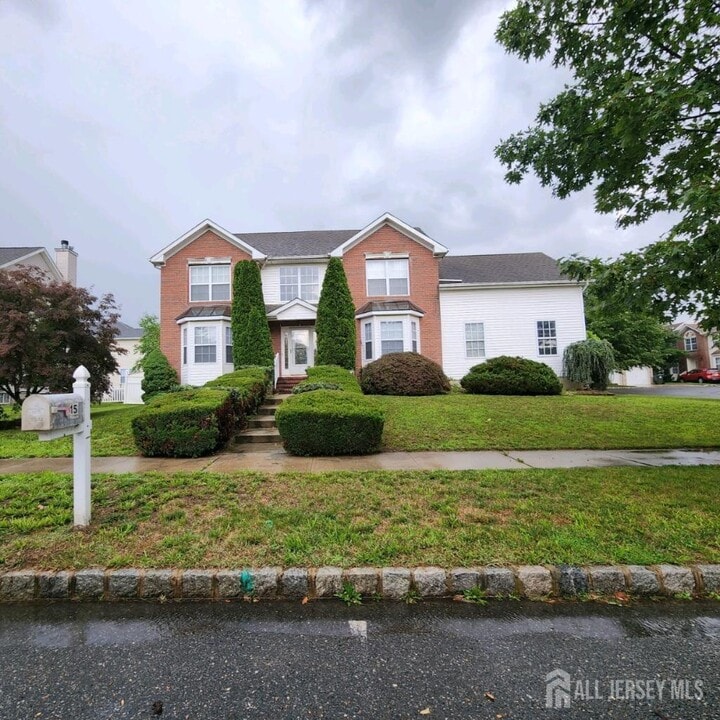 15 Mapleton Rd in Old Bridge, NJ - Foto de edificio