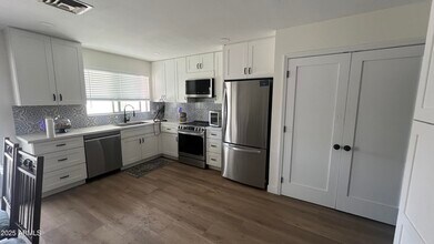 3613 W Charleston Ave in Glendale, AZ - Foto de edificio - Building Photo