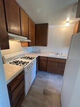 888 Greenfield Ave in Hanford, CA - Building Photo - Building Photo