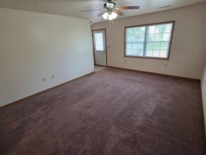 1003 S Riggen St, Unit A in Kirksville, MO - Foto de edificio - Building Photo