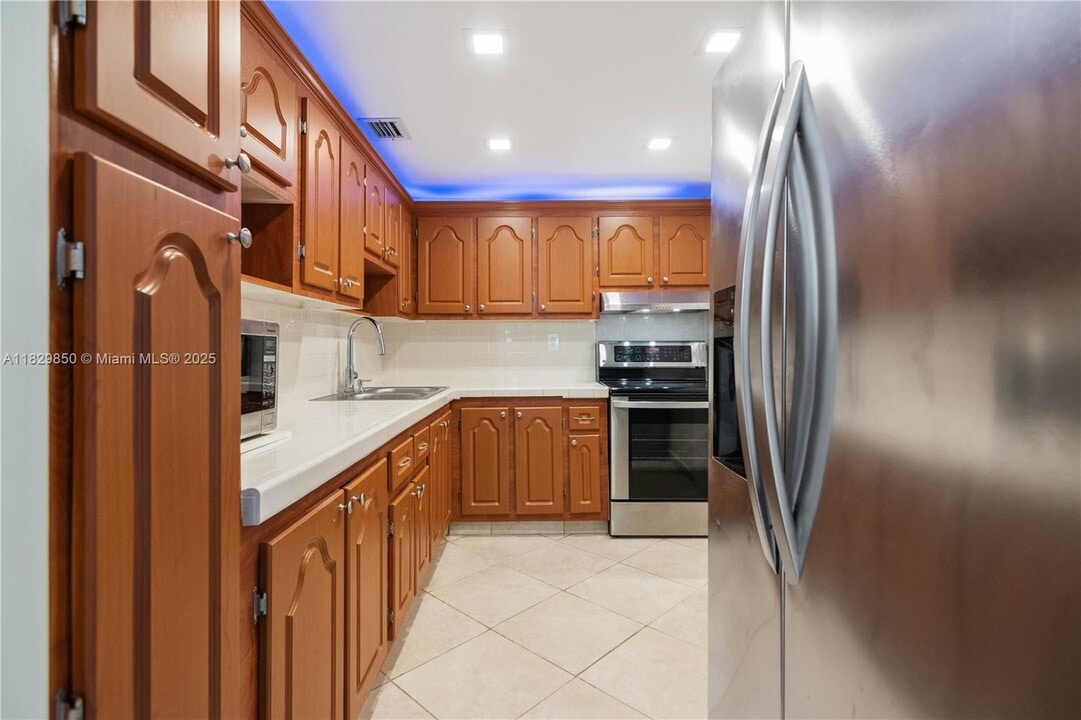 16740 NE 9th Ave in North Miami Beach, FL - Building Photo