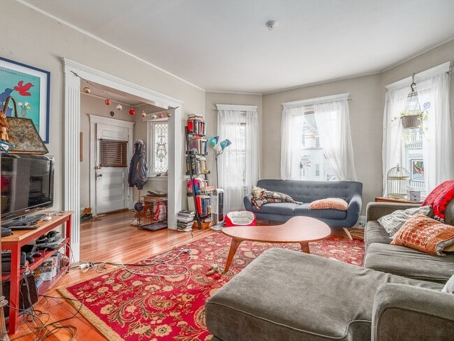 81 Bristol Rd in Medford, MA - Building Photo - Building Photo