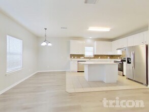 21214 Peachvine Ln, Unit 108 in Tomball, TX - Foto de edificio - Building Photo