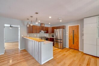 1413 Berkshire Dr in Austin, TX - Building Photo - Building Photo