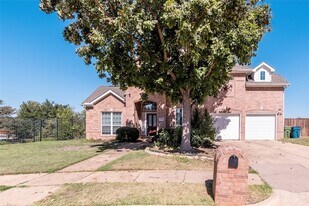 2318 Balleybrooke Dr in Lewisville, TX - Building Photo