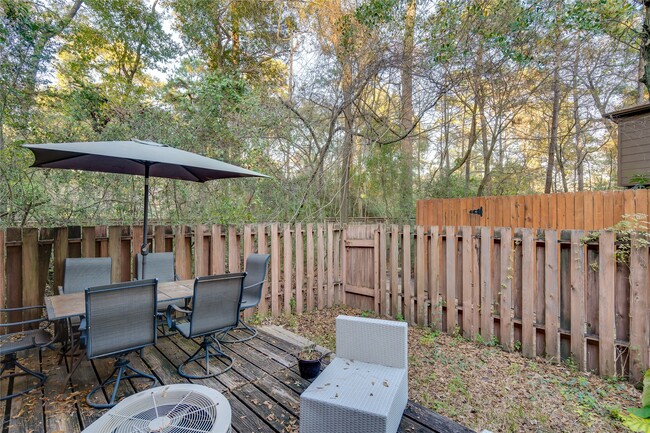 property at 22 E Willowood Ct