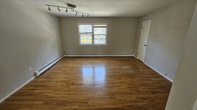 353 Warburton Ave in Hastings On Hudson, NY - Building Photo - Building Photo