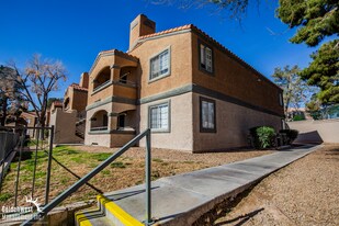 201 Mission Laguna Ln in Las Vegas, NV - Building Photo