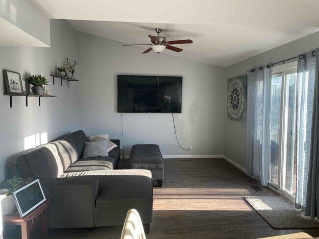 83 Bradford Ln in Mundelein, IL - Building Photo - Building Photo