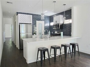 705 Harris Ave in Austin, TX - Building Photo - Building Photo