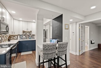 3245 Rio Dr in Falls Church, VA - Foto de edificio - Building Photo
