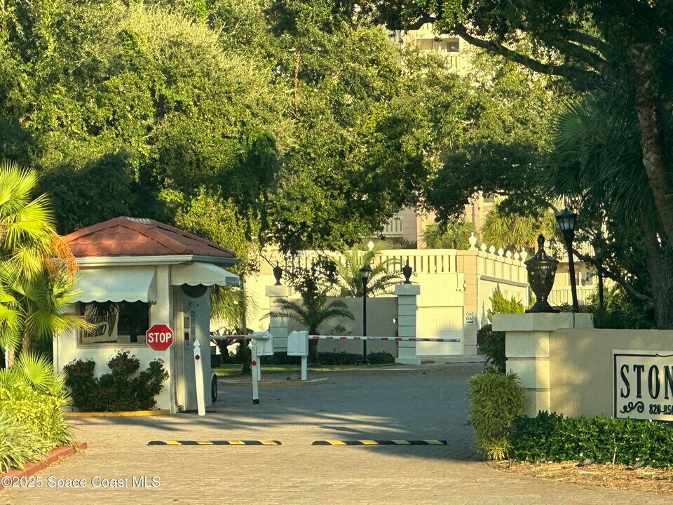 850 N Atlantic Ave in Cocoa Beach, FL - Building Photo