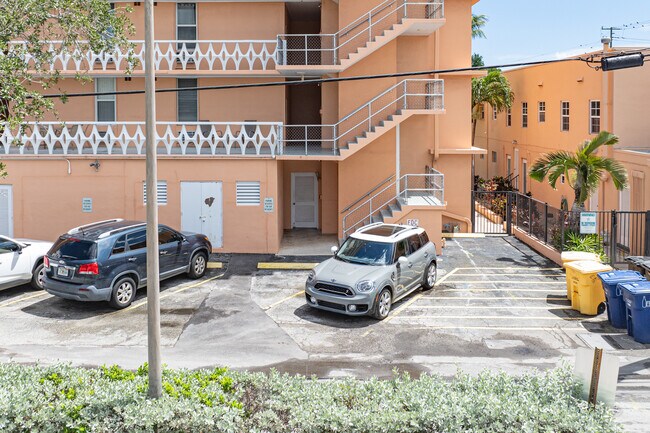 Gulstream of Lake Worth in Lake Worth, FL - Building Photo - Building Photo