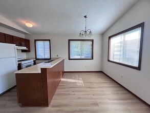 4759 Circle Shore Dr SE in Kentwood, MI - Building Photo - Building Photo