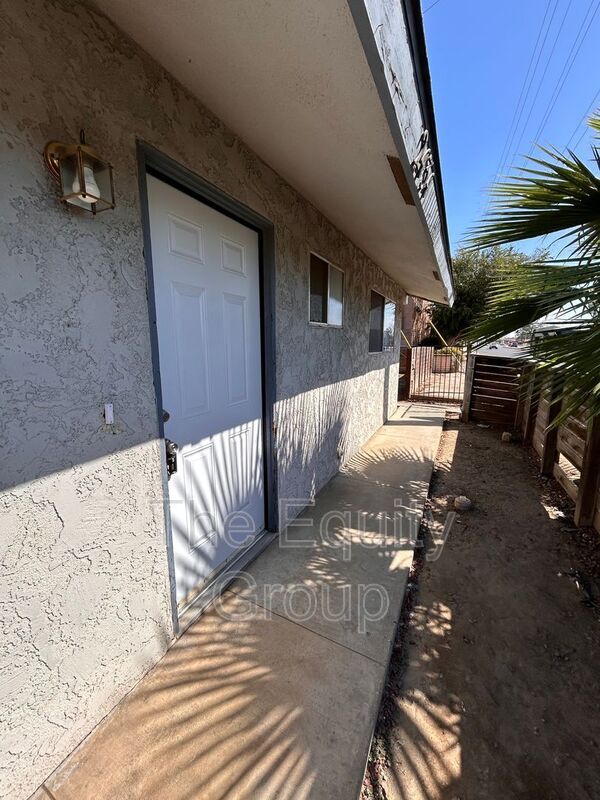property at 2434 W Caldwell Ave