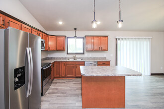 610 W Samantha St in Tea, SD - Foto de edificio - Building Photo