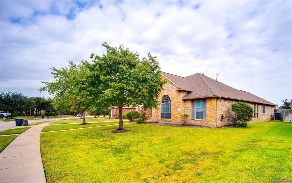 9323 Hillhaven Ct in Rosenberg, TX - Building Photo