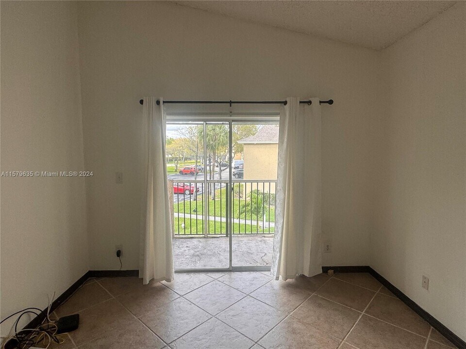 891 Cypress Park Way, Unit P6 in Deerfield Beach, FL - Building Photo