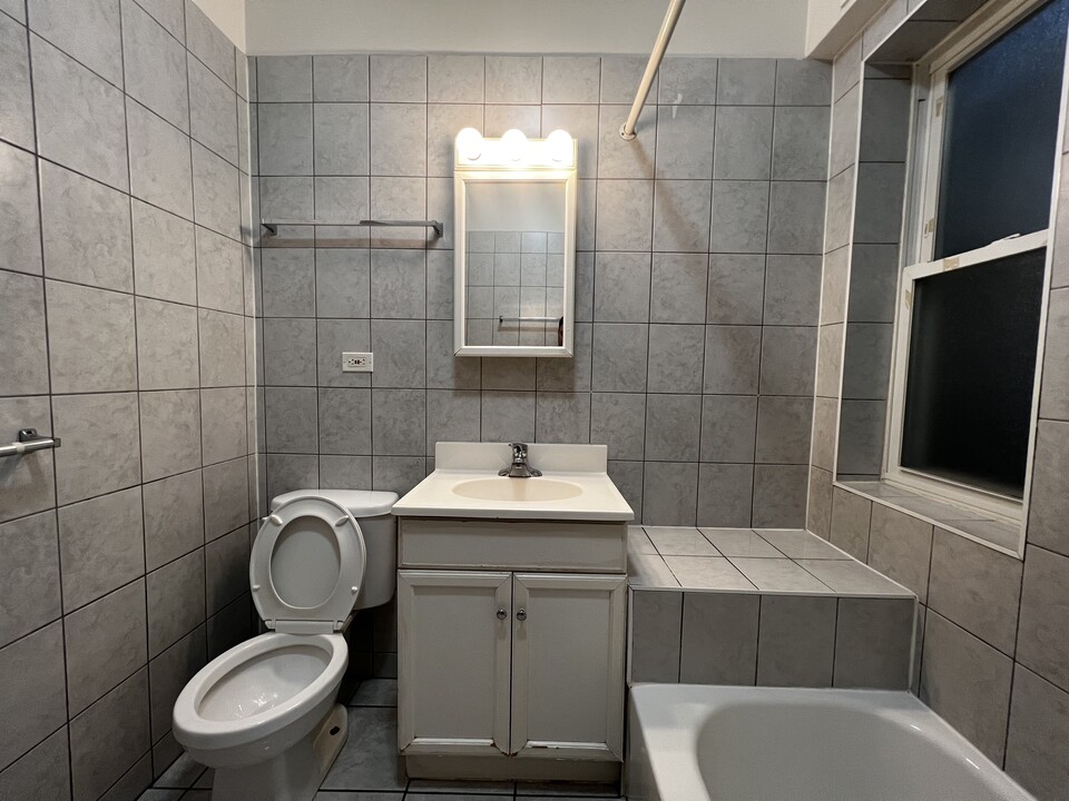 4954 W Dickens Ave in Chicago, IL - Building Photo