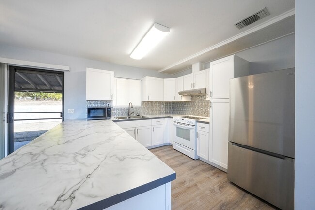 18610 Highland Valley Rd in Ramona, CA - Building Photo - Building Photo