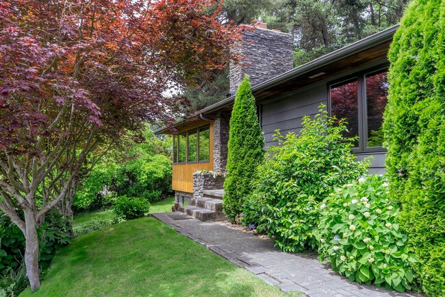 7725 SW Miner Way in Portland, OR - Building Photo - Building Photo
