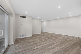 44 Cocoanut Row in Palm Beach, FL - Building Photo - Building Photo