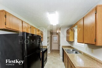 6093 Lynwood Dr in Forest Park, GA - Building Photo - Building Photo