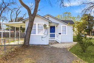 2202 W Hermosa Dr in San Antonio, TX - Building Photo