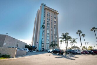 1200 N Harbor Dr in Oceanside, CA - Building Photo - Building Photo