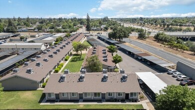 4518 E Fountain Way in Fresno, CA - Building Photo - Building Photo