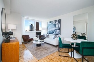 43-10 Crescent St in Queens, NY - Building Photo - Building Photo