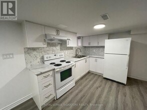 71 Shangarry Dr in Toronto, ON - Building Photo - Building Photo