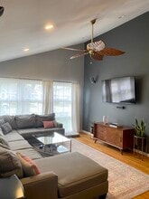 7219 Lyons St in Morton Grove, IL - Foto de edificio - Building Photo