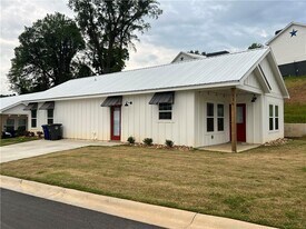 536 Liberty Pk Dr in Gainesville, GA - Building Photo