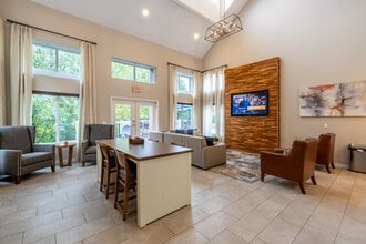 Archstone Redmond Lakeview in Redmond, WA - Foto de edificio - Interior Photo