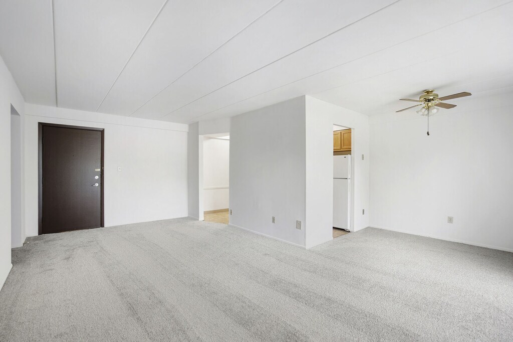 Surfside Towers Apartments in Eastlake, OH