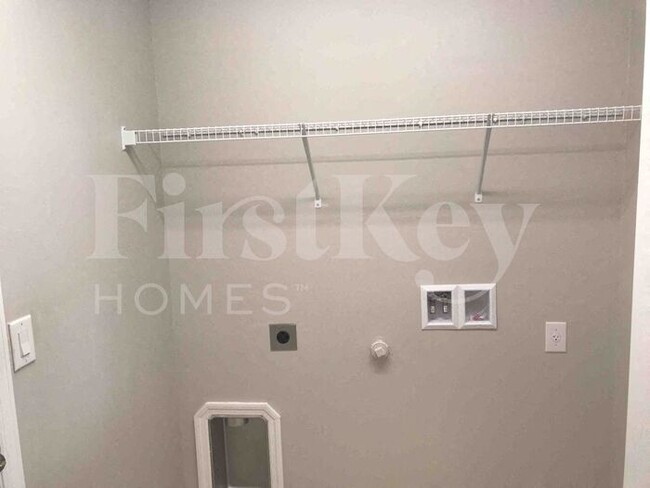 1713 NW Juanita Pl in Cape Coral, FL - Building Photo - Building Photo