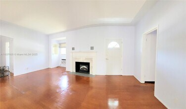 828 NE 76th St in Miami, FL - Building Photo - Building Photo