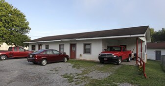 100 Evans Ln in Lenoir City, TN - Building Photo