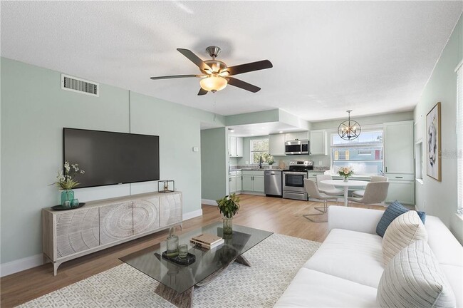 6262 Emerson Ave S in Gulfport, FL - Foto de edificio - Building Photo