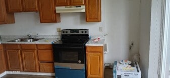 50 E 4th St in Oswego, NY - Building Photo