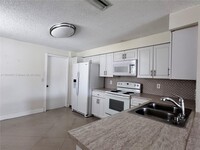 1611 Sorrento Dr in Weston, FL - Building Photo - Building Photo