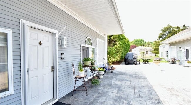 property at 92 Winnapaug Rd