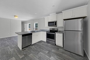 38 Pansy Ln in Defuniak Springs, FL - Building Photo