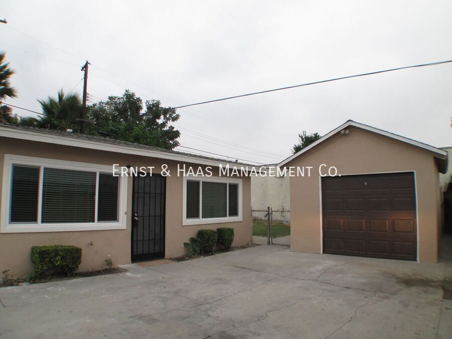 9835 Foster Rd-Unit -G in Downey, CA - Foto de edificio