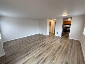 3714 47th Ave NE in Salem, OR - Foto de edificio - Building Photo